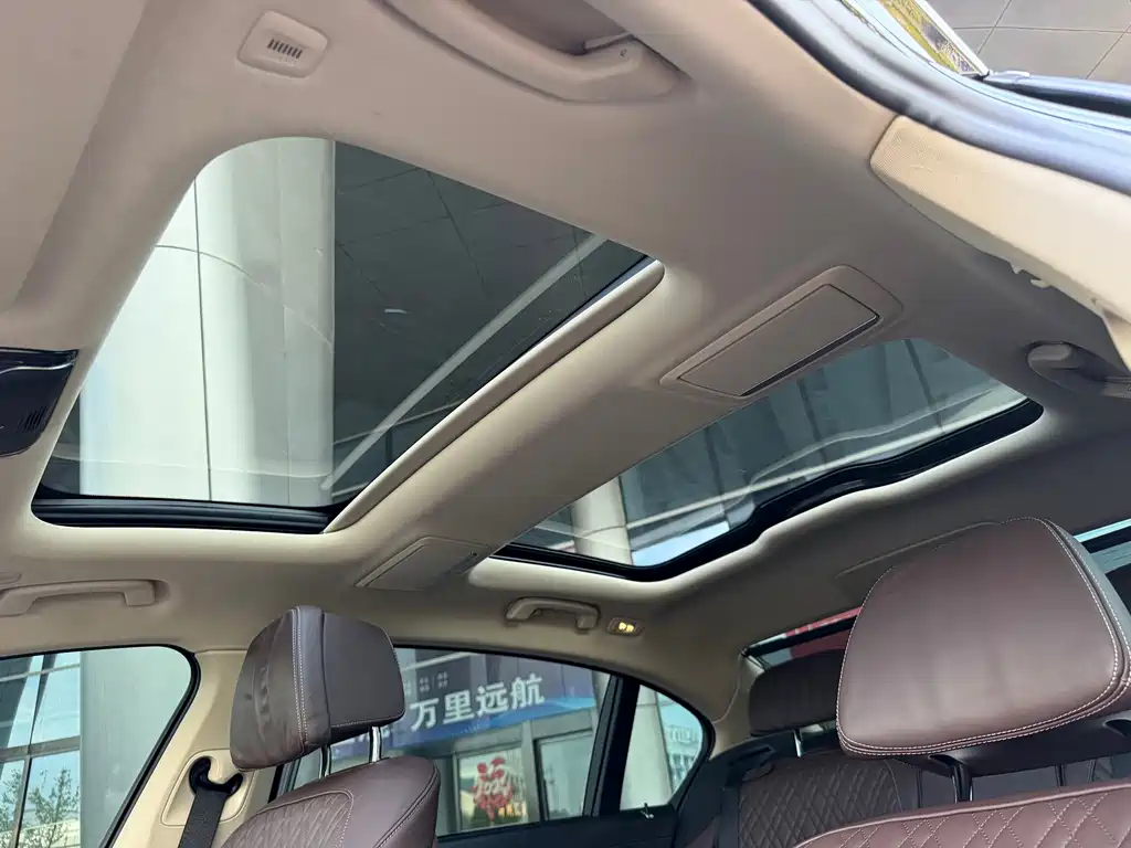 BMW 7 Series — миниатюра 13