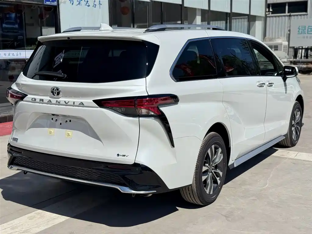 Toyota Granvia 2026 2.5L Luxury