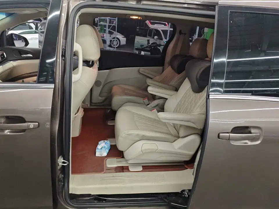 Buick GL8 — миниатюра 8