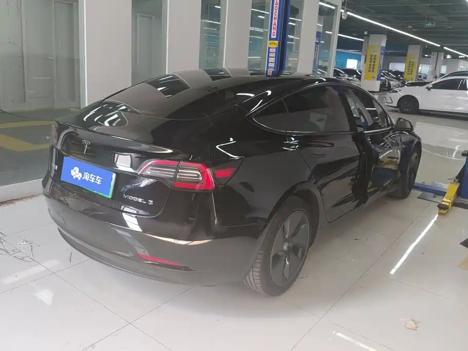 Tesla Model 3 — миниатюра 3