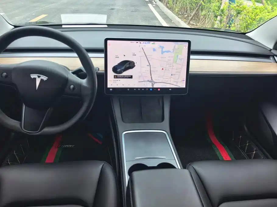 Tesla Model 3 — миниатюра 12