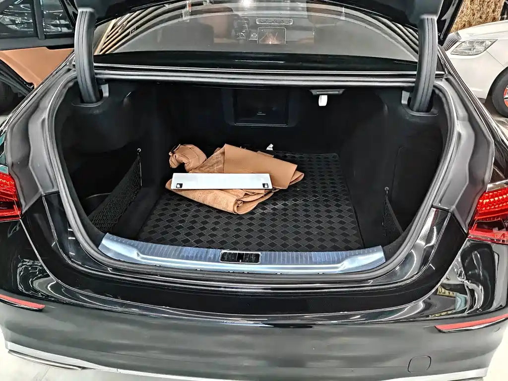 Mercedes-Benz S-Class — миниатюра 2