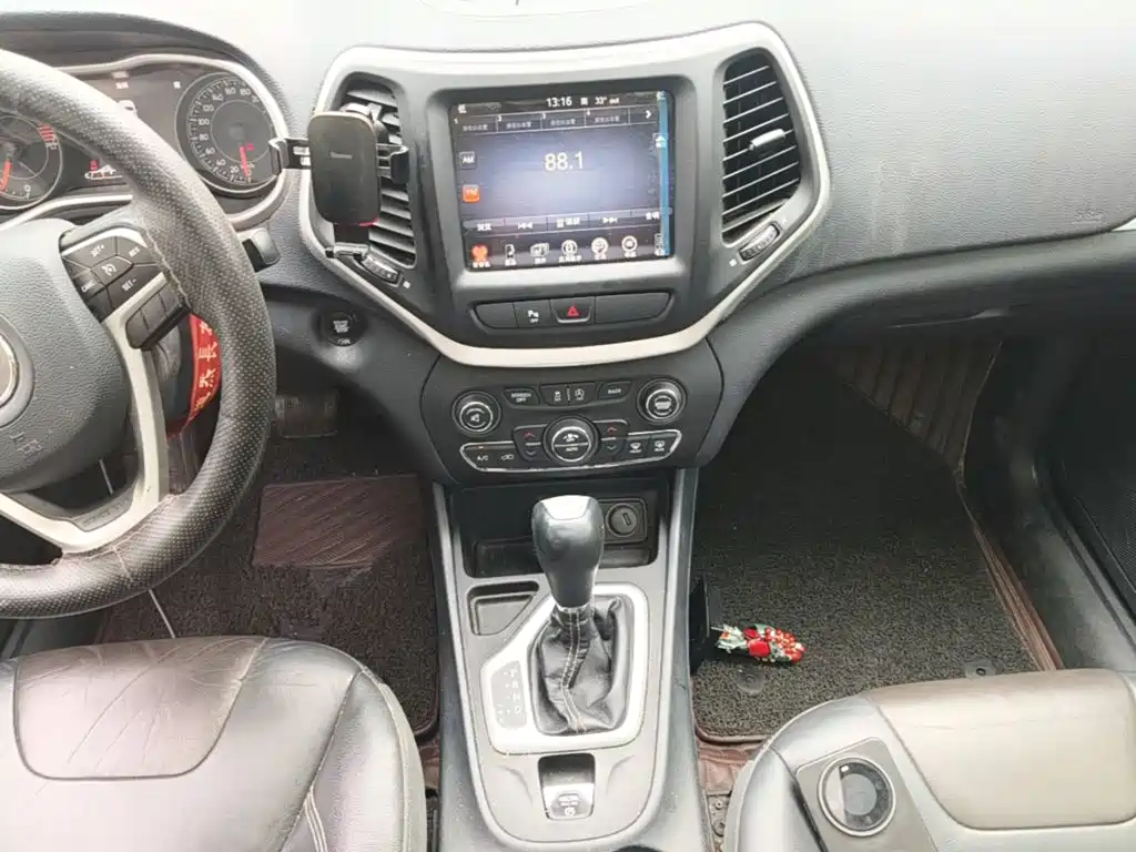 Jeep Cherokee — миниатюра 13