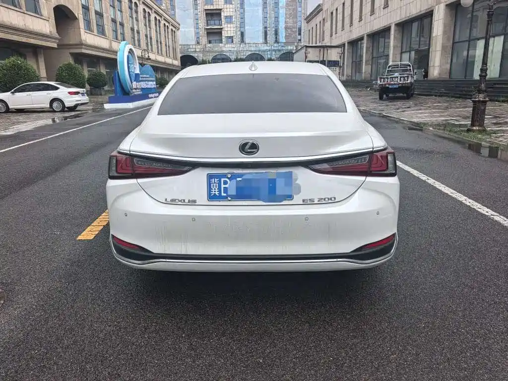 Lexus ES 2022 200