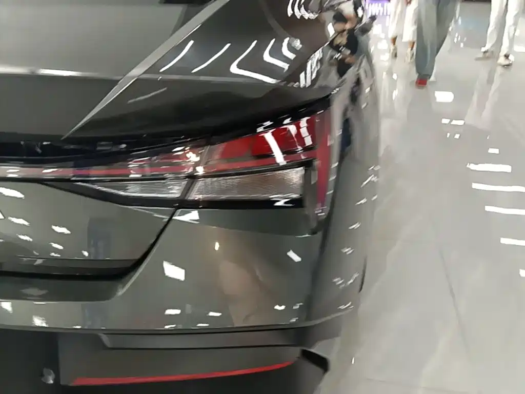 Hyundai Elantra — миниатюра 8