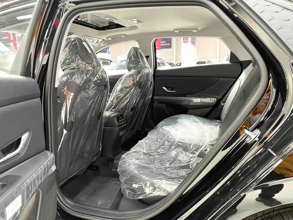 Hyundai Elantra — миниатюра 16