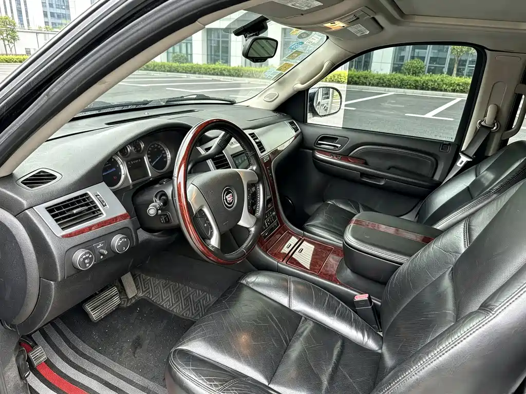 Cadillac Escalade — миниатюра 4