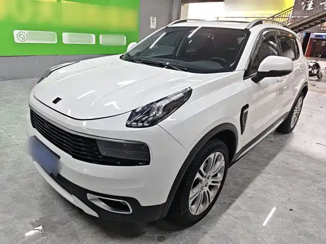 2020 Lynk & Co 01