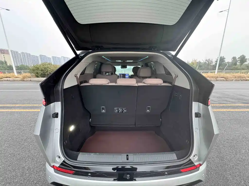 XPeng X9 — миниатюра 28