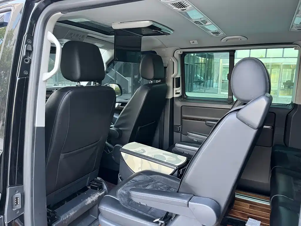 Volkswagen Multivan — миниатюра 8
