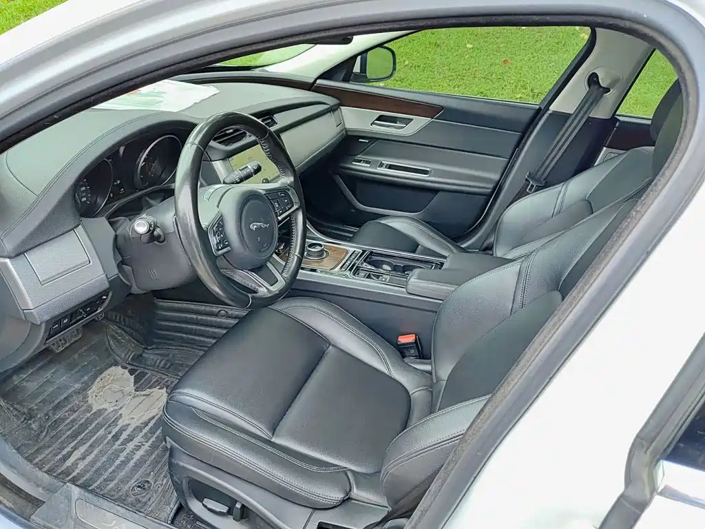 Jaguar XFL — миниатюра 7