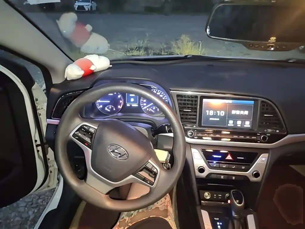 Hyundai Elantra — миниатюра 11