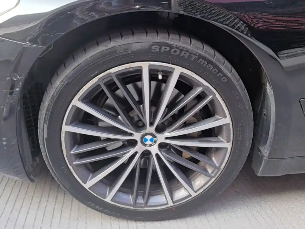 BMW 5 Series — миниатюра 23