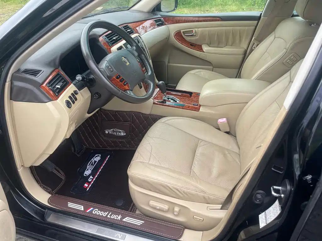 Toyota Crown — миниатюра 13