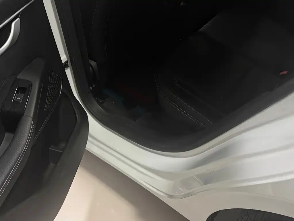 Geely Emgrand — миниатюра 6