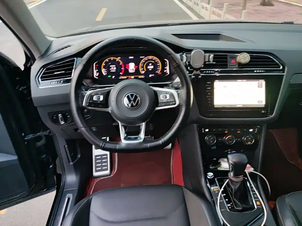 Volkswagen Tiguan L — миниатюра 11