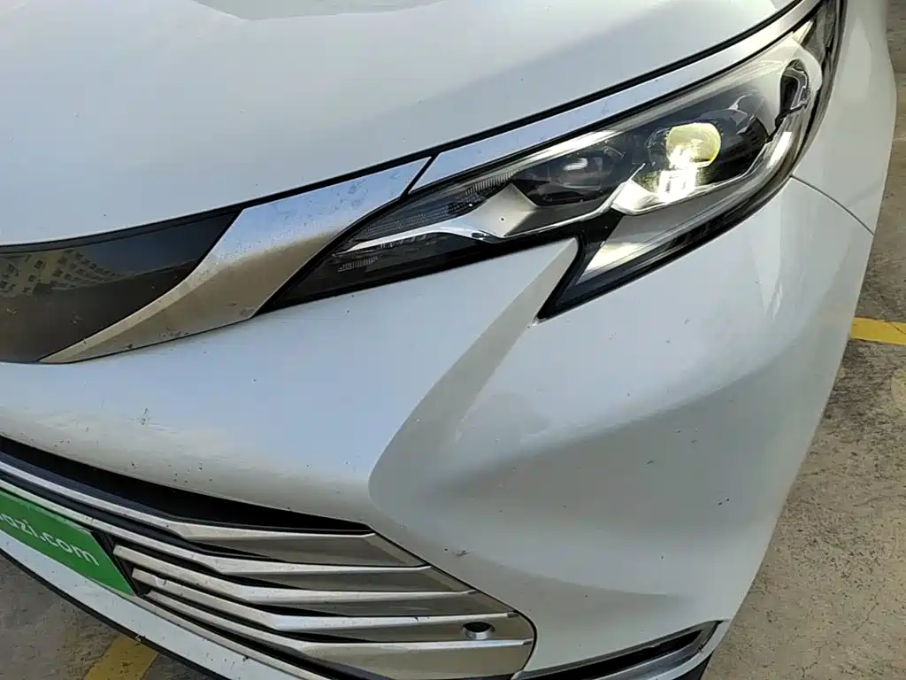 Toyota Sienna — миниатюра 24