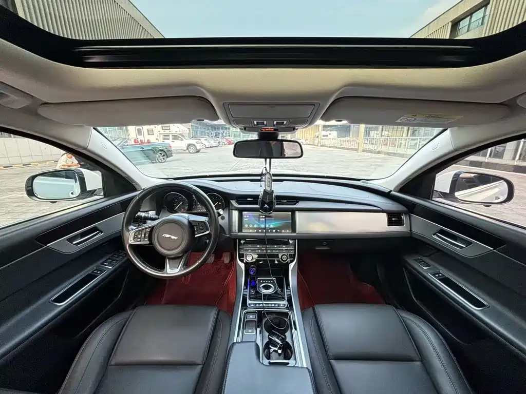 Jaguar XFL — миниатюра 6