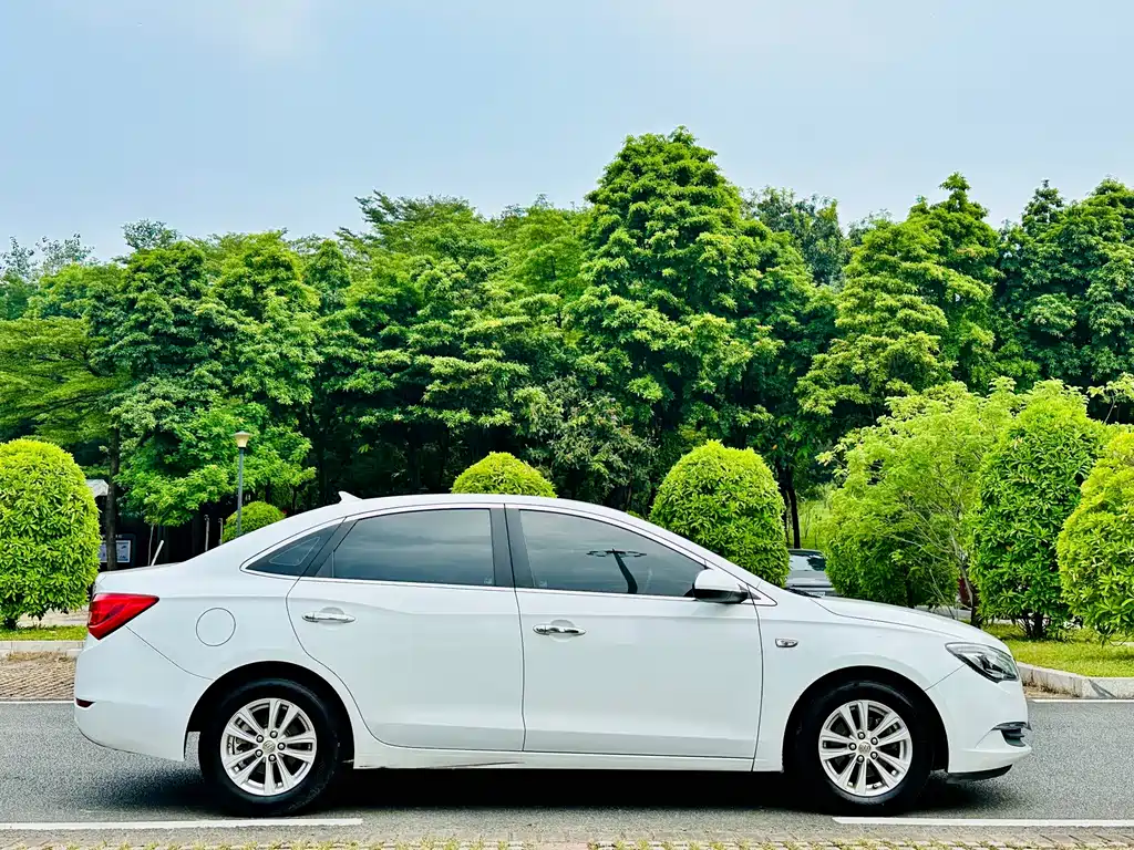 Buick Excelle — миниатюра 5