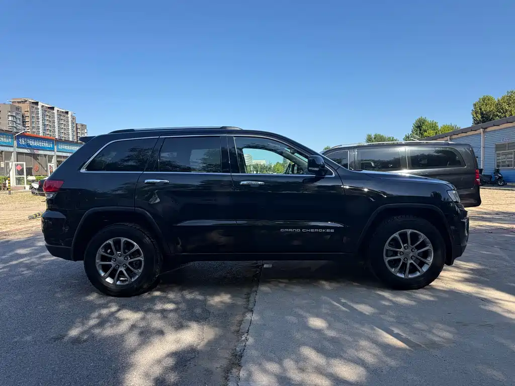 Jeep Grand Cherokee (Import) — миниатюра 5