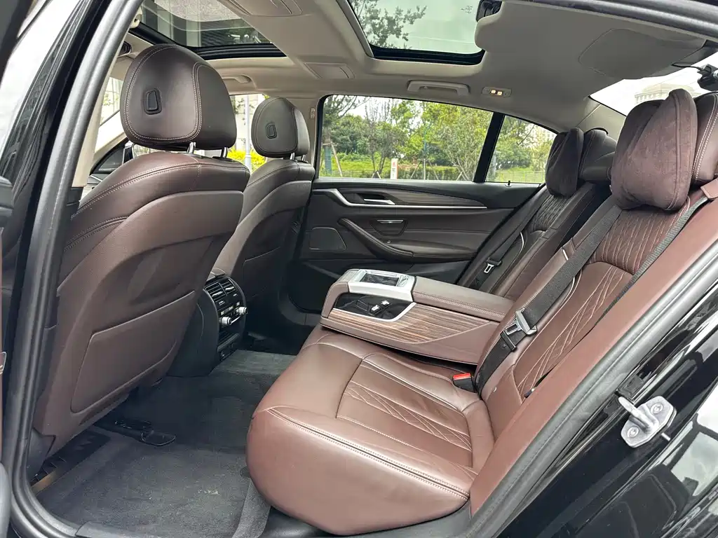 BMW 5 Series — миниатюра 31