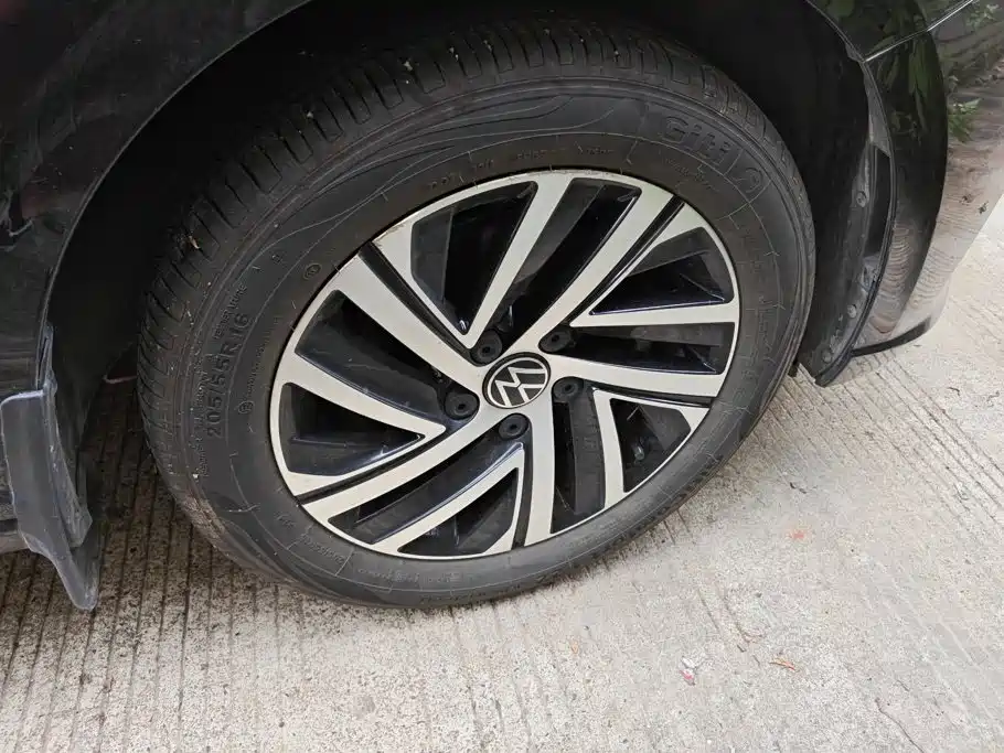 Volkswagen Lavida — миниатюра 6