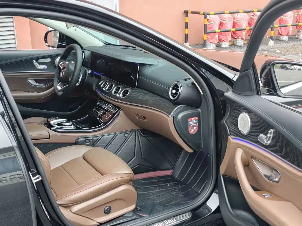 Mercedes-Benz E-Class — миниатюра 4
