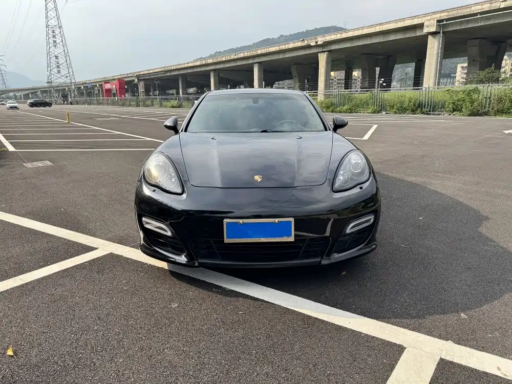 Porsche Panamera 2012 Panamera GTS 4.8L