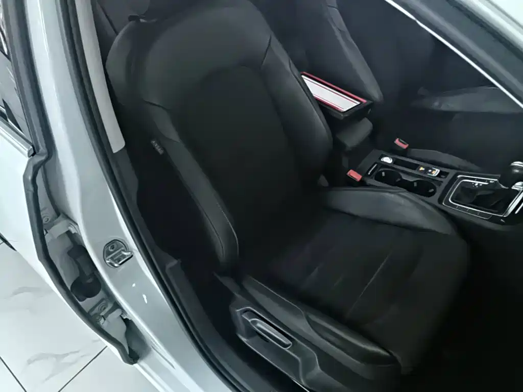 Volkswagen Golf — миниатюра 25