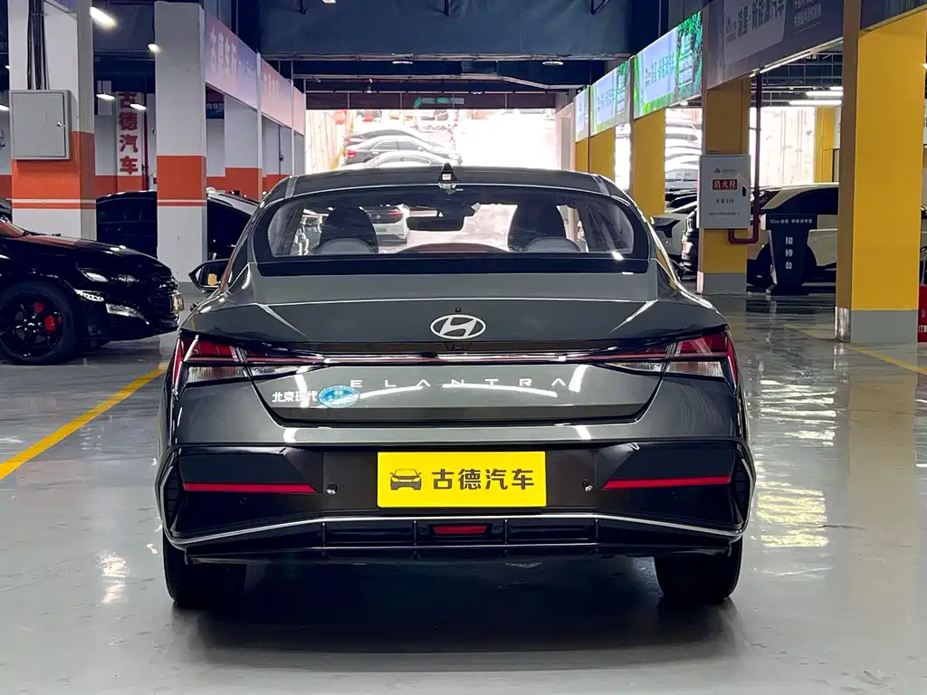 Hyundai Elantra 2023 1.5L CVT LUX Luxury
