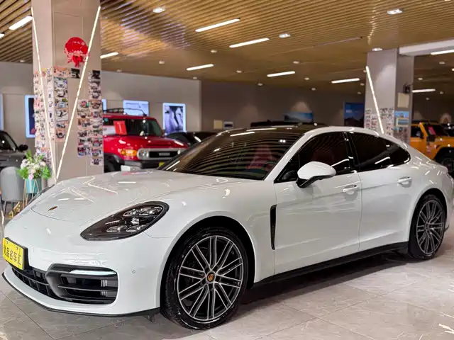 PORSCHE PANAMERA