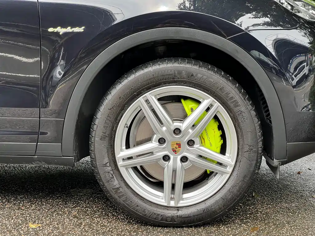 Porsche Cayenne Hybrid — миниатюра 18