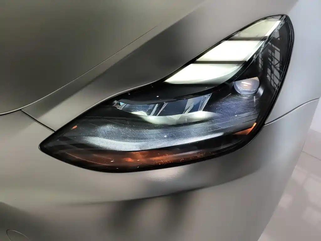 Tesla Model Y — миниатюра 24