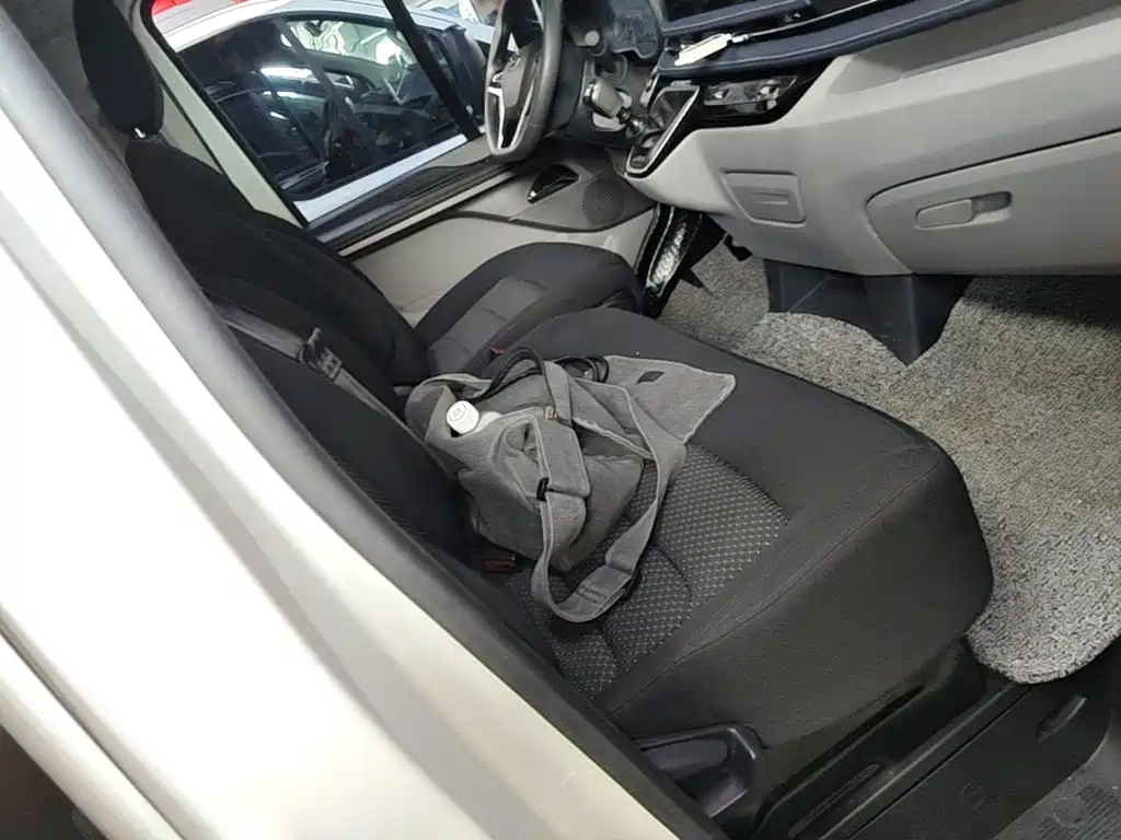 MAXUS V70 — миниатюра 25