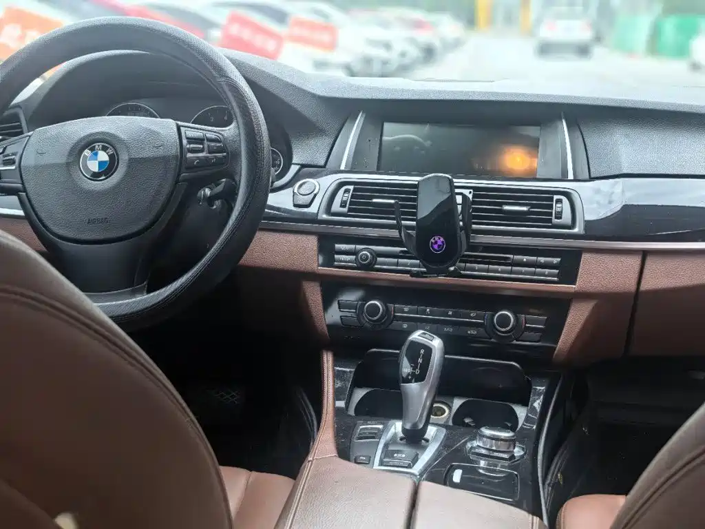 BMW 5 Series — миниатюра 8