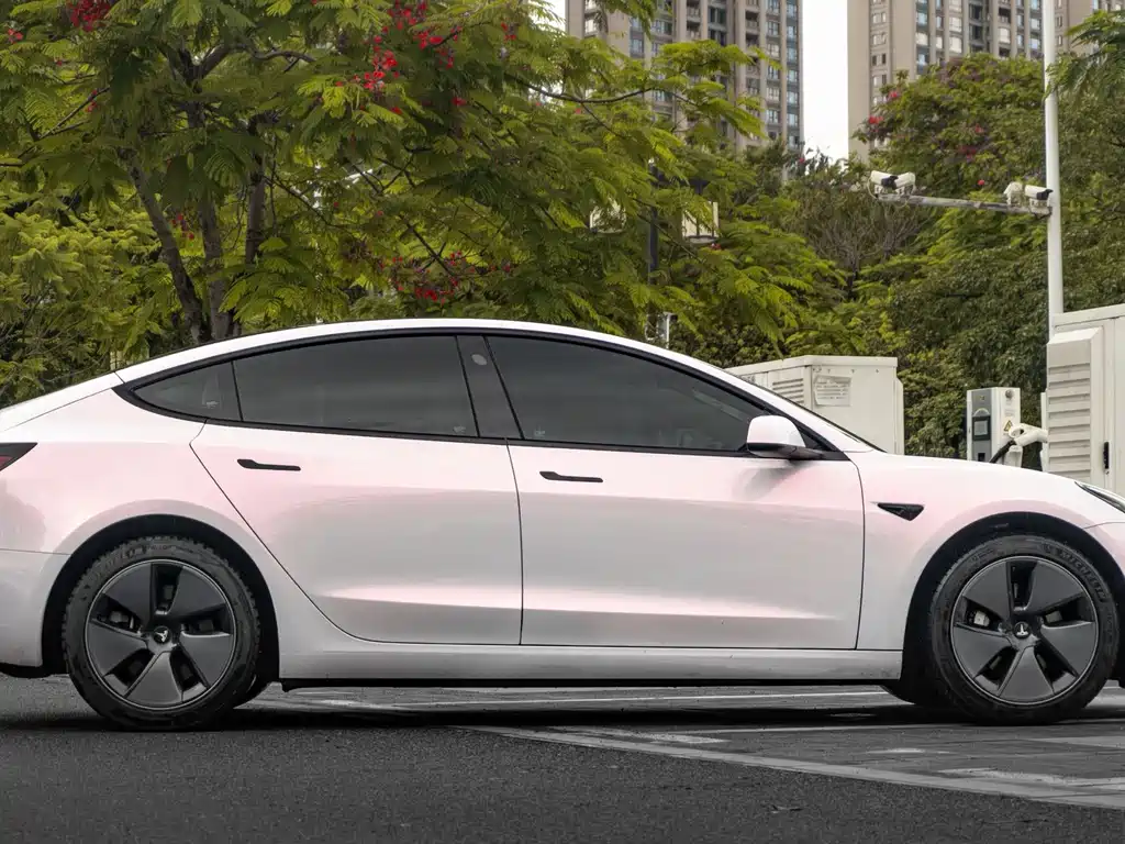 Tesla Model 3 — миниатюра 4