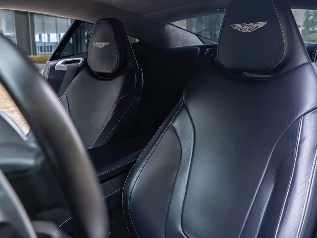 Aston Martin DB11 — миниатюра 12