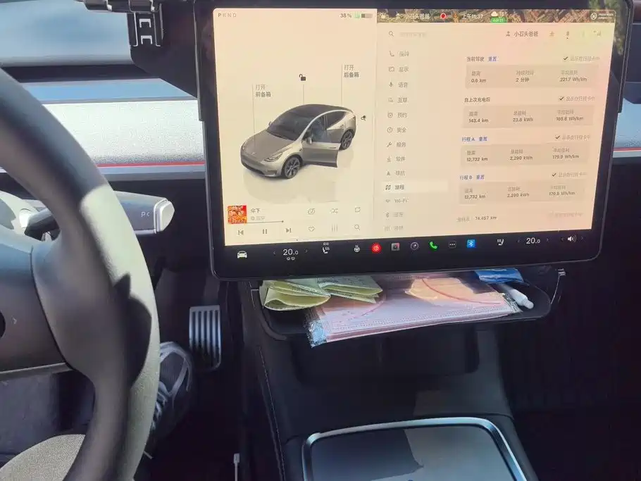 Tesla Model Y — миниатюра 14