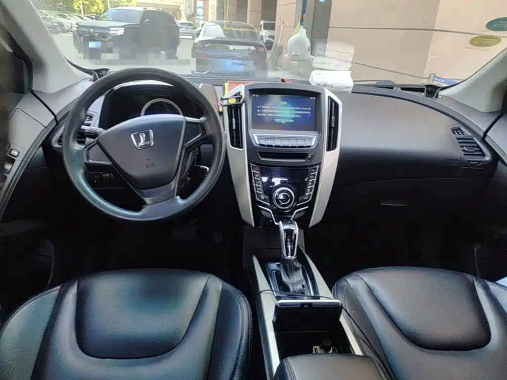 Luxgen U6 — миниатюра 14