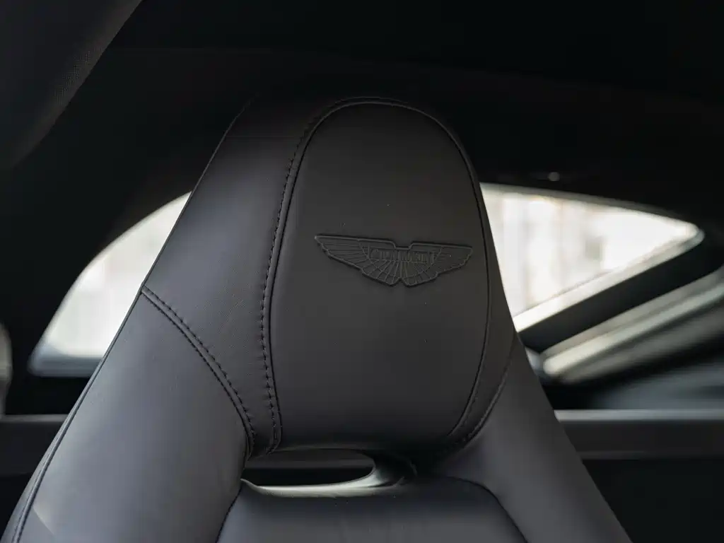 Aston Martin V8 Vantage — миниатюра 7