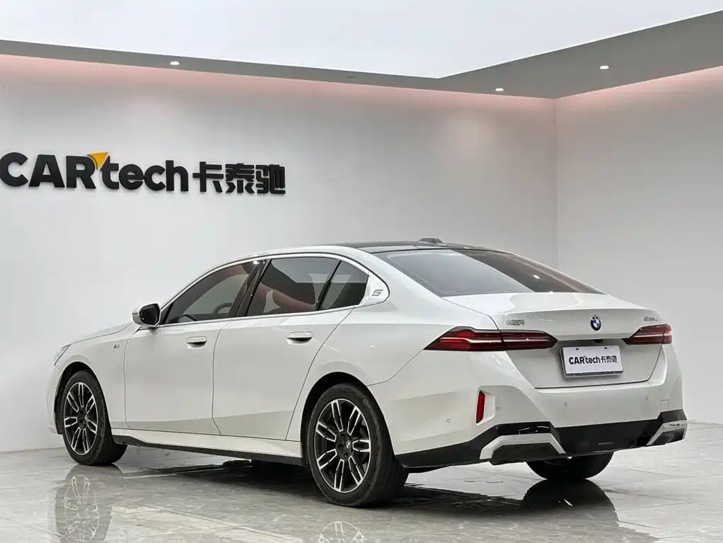 BMW 5 Series — миниатюра 3
