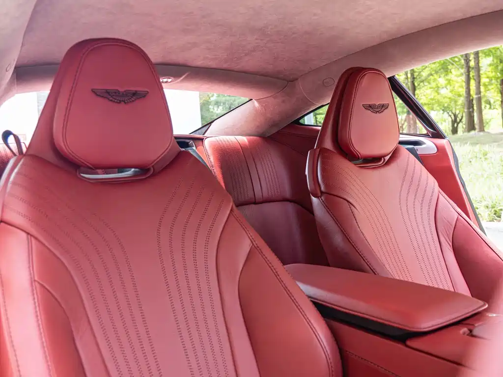 Aston Martin DB11 — миниатюра 22