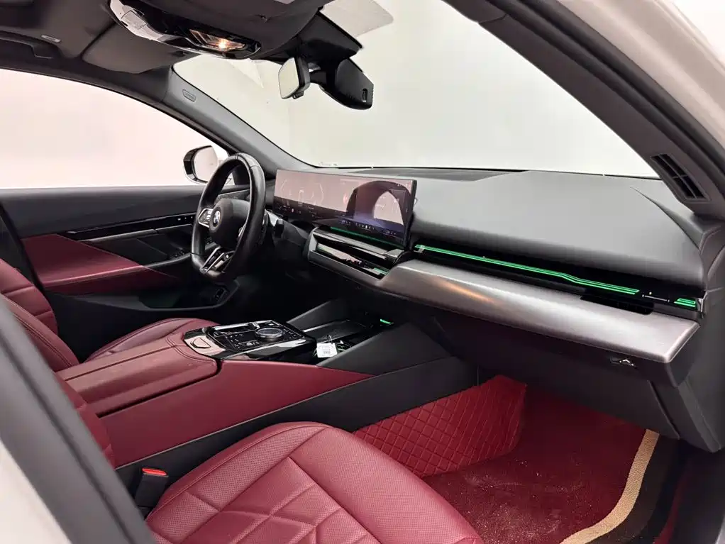 BMW 5 Series — миниатюра 11