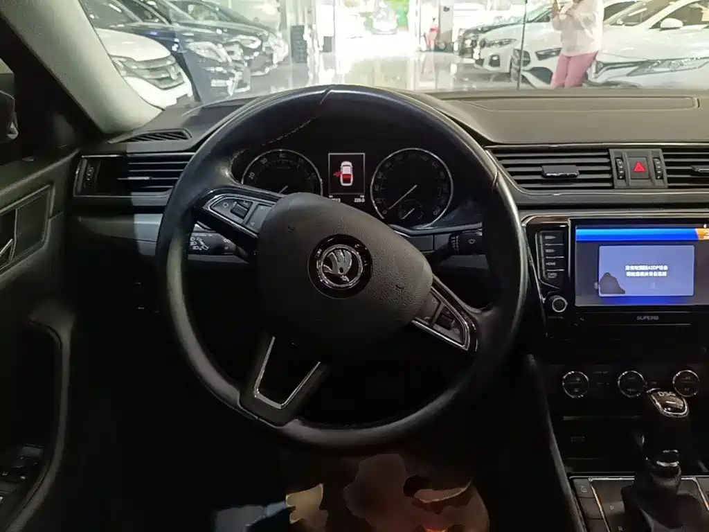 Skoda Superb — миниатюра 11