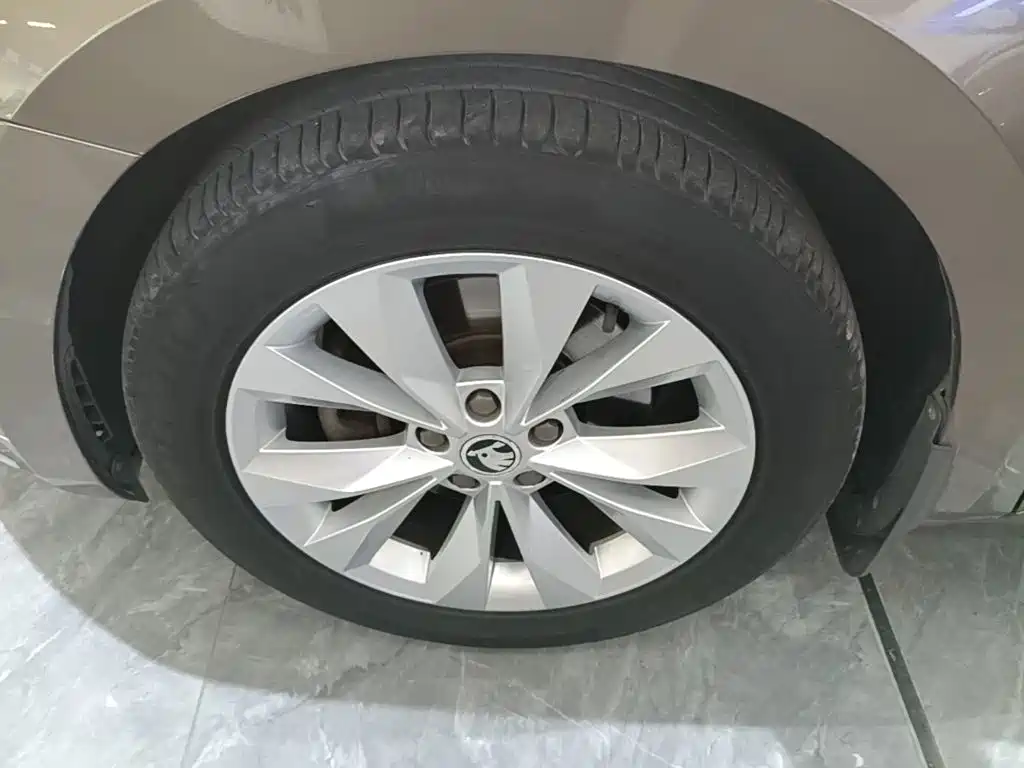 Skoda Superb — миниатюра 23