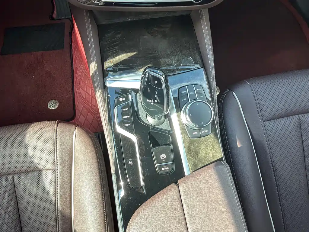 BMW 5 Series — миниатюра 10