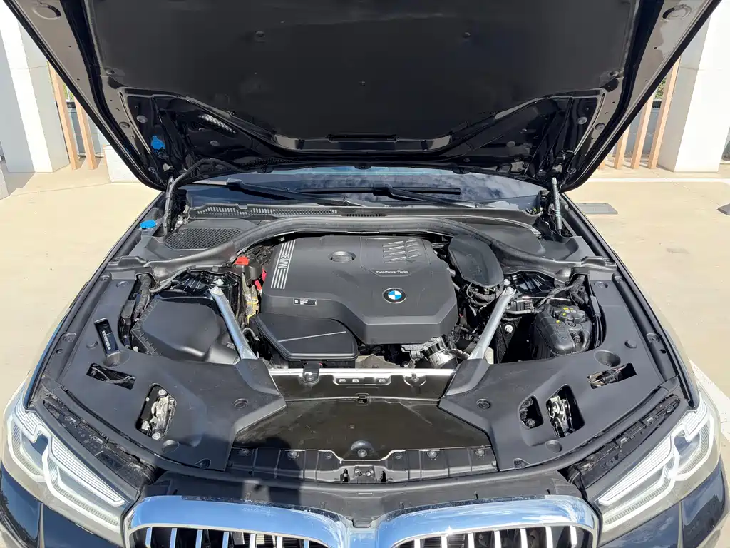BMW 5 Series — миниатюра 13