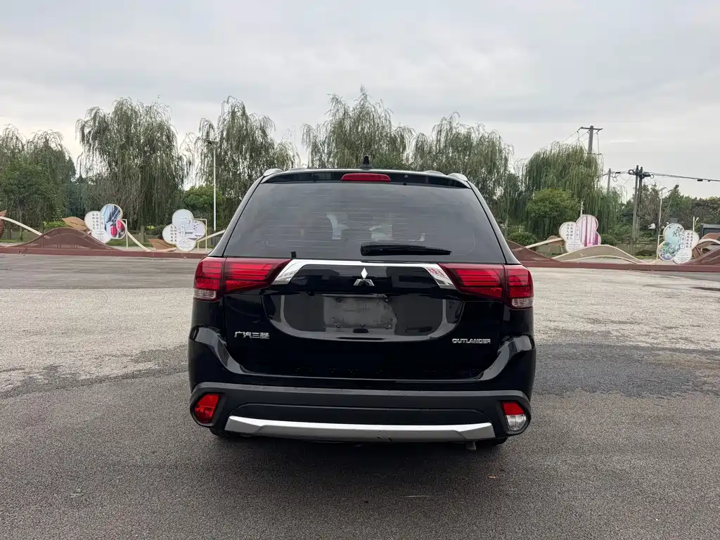 Mitsubishi Outlander — миниатюра 6
