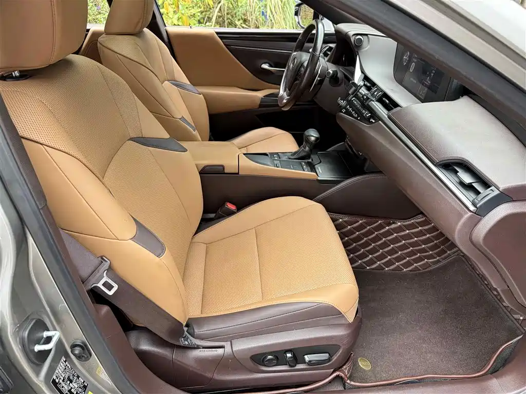 Lexus ES 2018 300h V