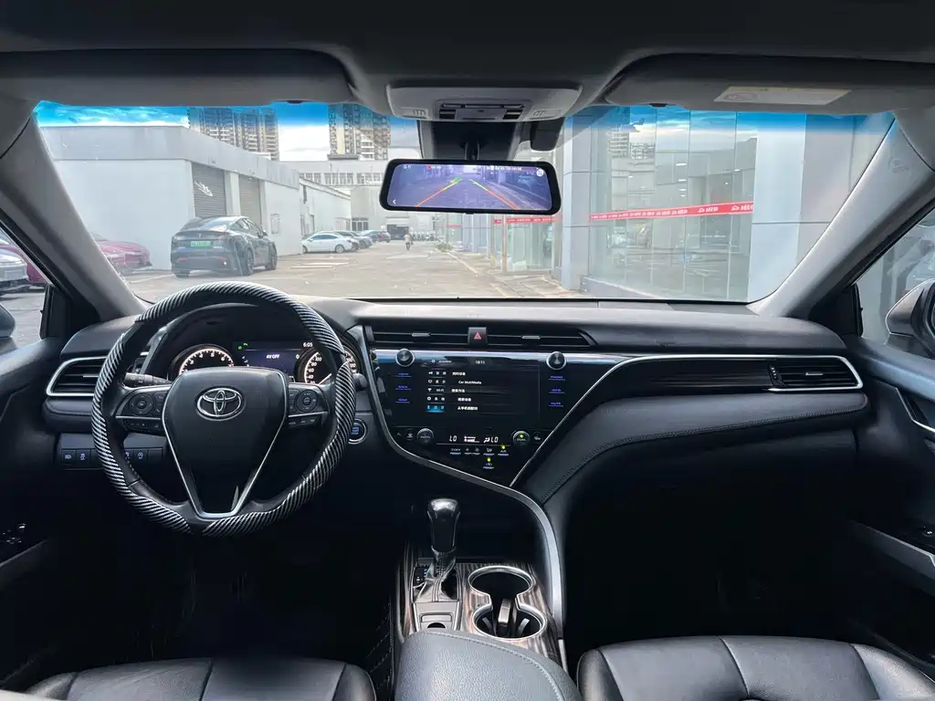 Toyota Camry — миниатюра 9